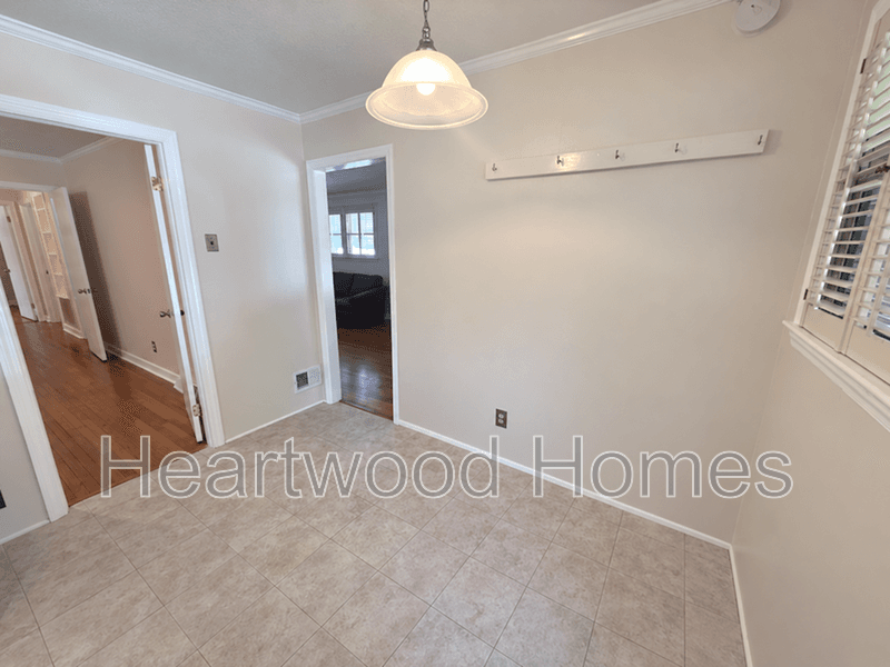 Columbia House: 1213 Deerwood Street