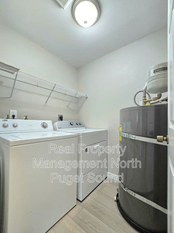 Gold Bar House: 236 7th St