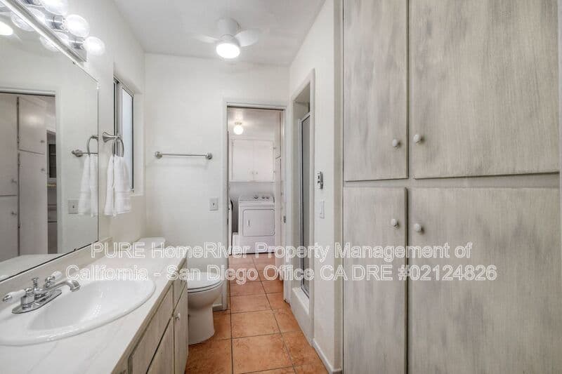 Escondido House: 2135 E El Norte Pkwy