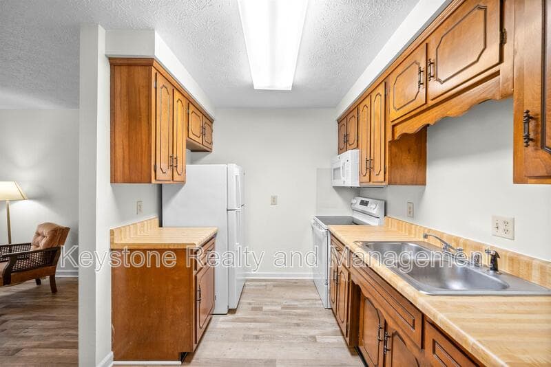 Hopkinsville Apartment: 100 Laurel Cove Drive