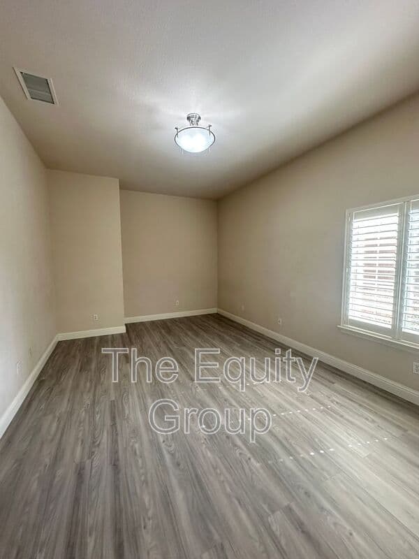 Visalia House: 239 North Preston St