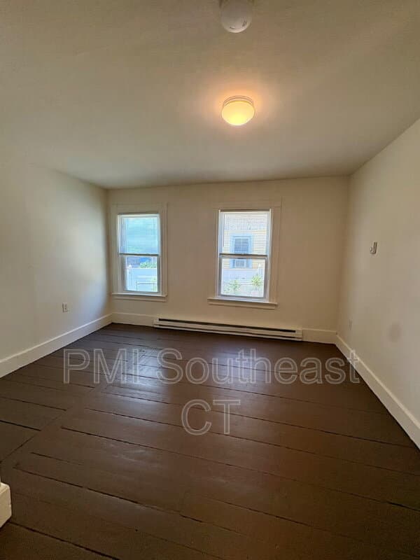 New London Condo: 7 Griswold Court