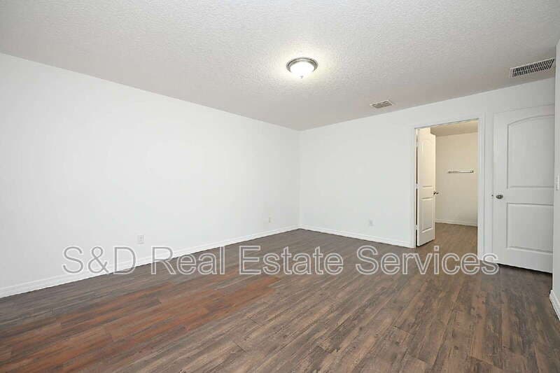 Lakeland House: 2238 Caspian Dr