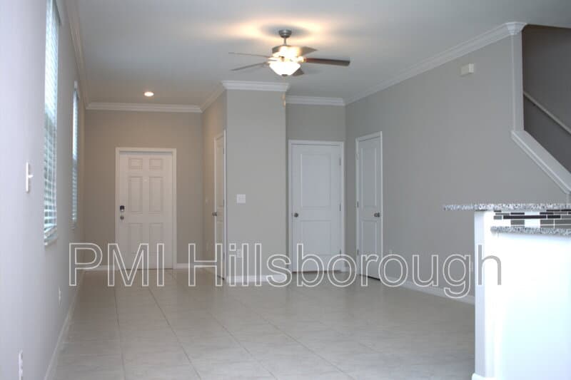 Riverview House: 11871 Dumaine Valley Rd