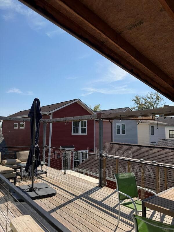 apt
Bentonville House: 452 SW B St