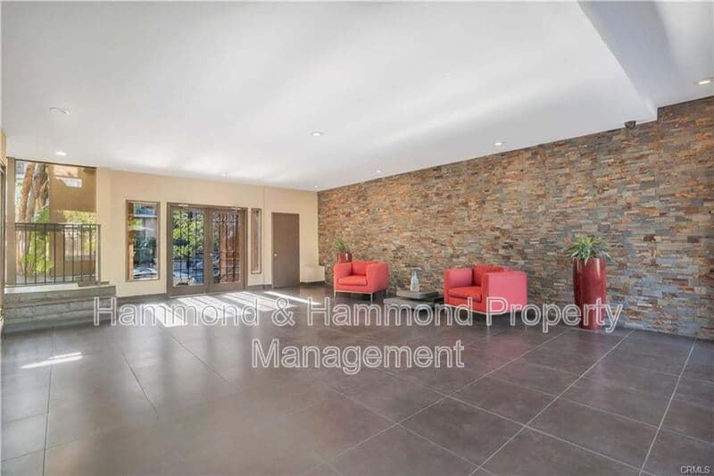 West Hollywood Condo: 970 Palm Ave.