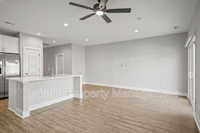 Clayton Townhome: 4 S Laird Drive