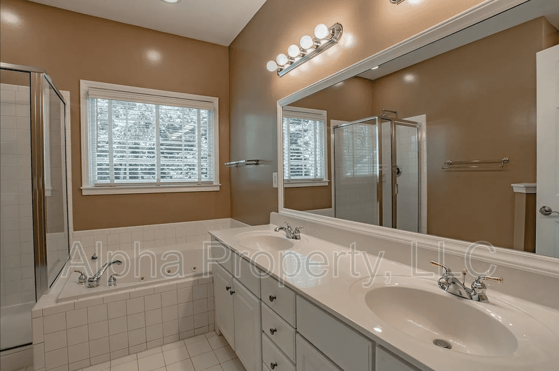 Greer House: 209 Birchleaf Ln