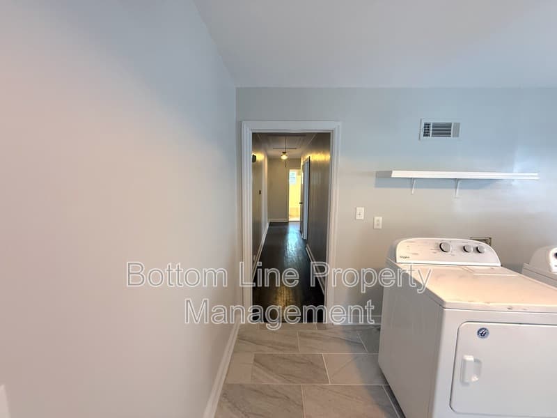 Charlotte Condo: 1945 Woodcrest Ave