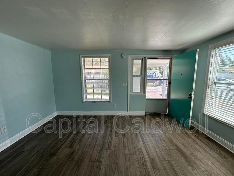 Dunedin House: 425 Milwaukee Ave