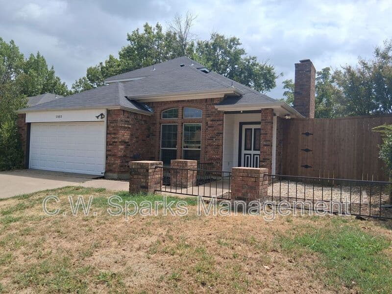 Grapevine House: 1503 Laguna Vista Way