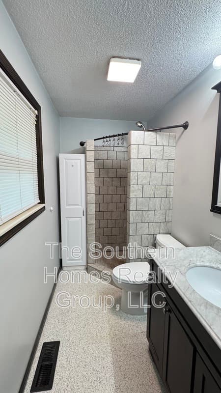 Athens House: 1305 Ridgeway Circle