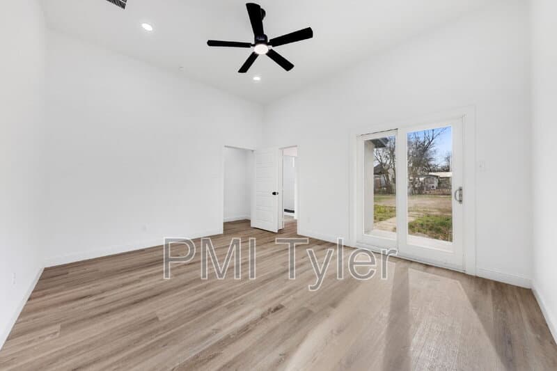 Paris House: 1269 Bonham Street