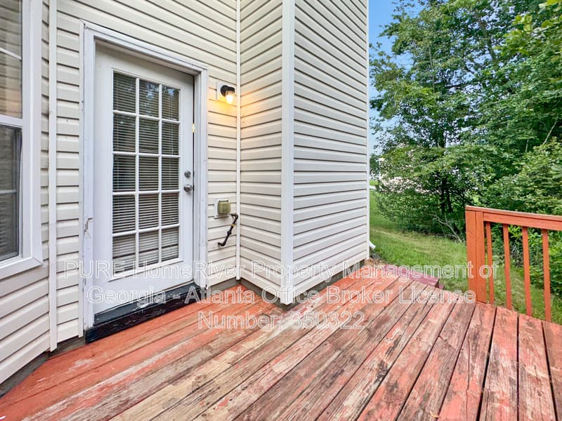 Jonesboro House: 10761 Tara Village Way