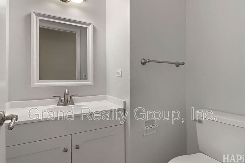 Vernon Hills House: 507 Exeter Place