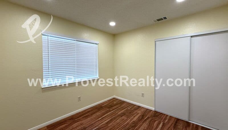 Apple Valley House: 12406 Pawnee Rd