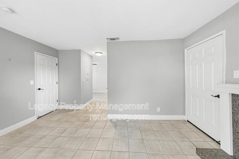 Sacramento Condo: 9101 Newhall Dr