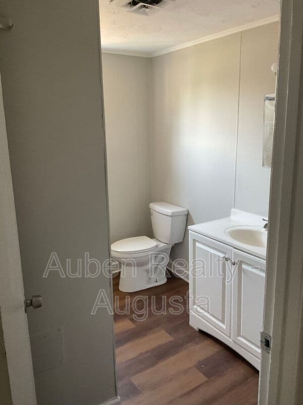 Augusta House: 1928 Kratha Drive