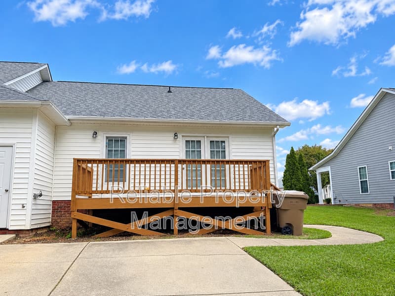 Clayton Townhome: 107 W Moss Creek Dr