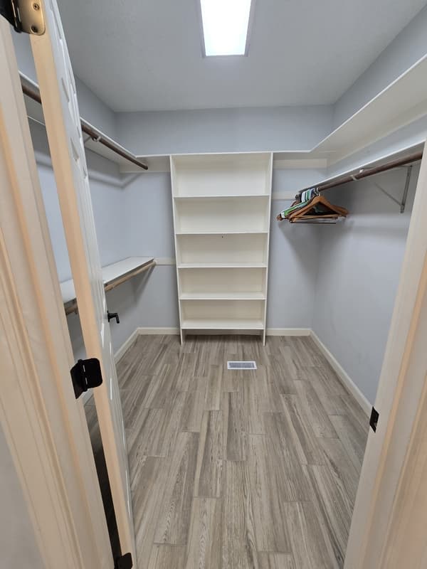 Raleigh House: 5516 Den Heider Way