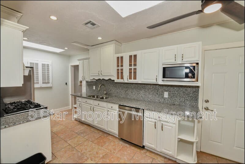 El Paso House: 3030 Aurora Avenue
