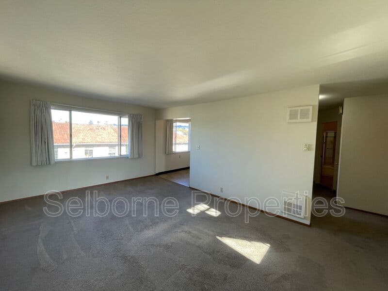 Oakland House: 2500 Ivy Dr.