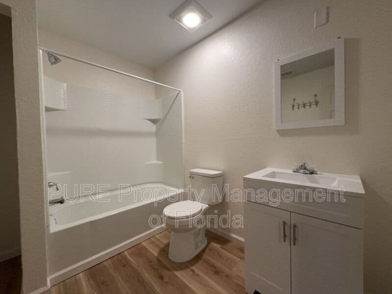 Williston House: 11330 NE 66th Lane