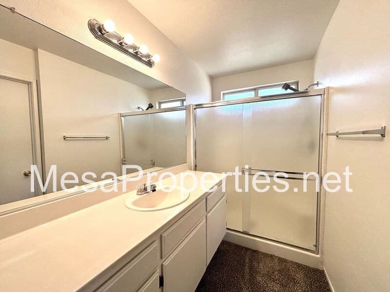Victorville House: 14565 Windmill Rd