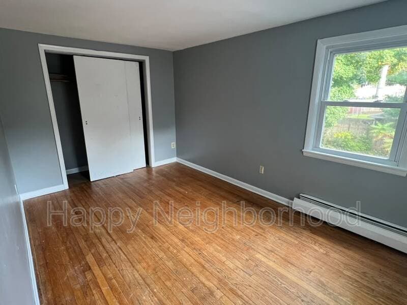 Meriden House: 16 Atkins StreetUnit 4