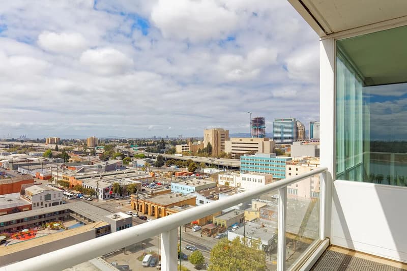 Oakland Condo: 222 Broadway St