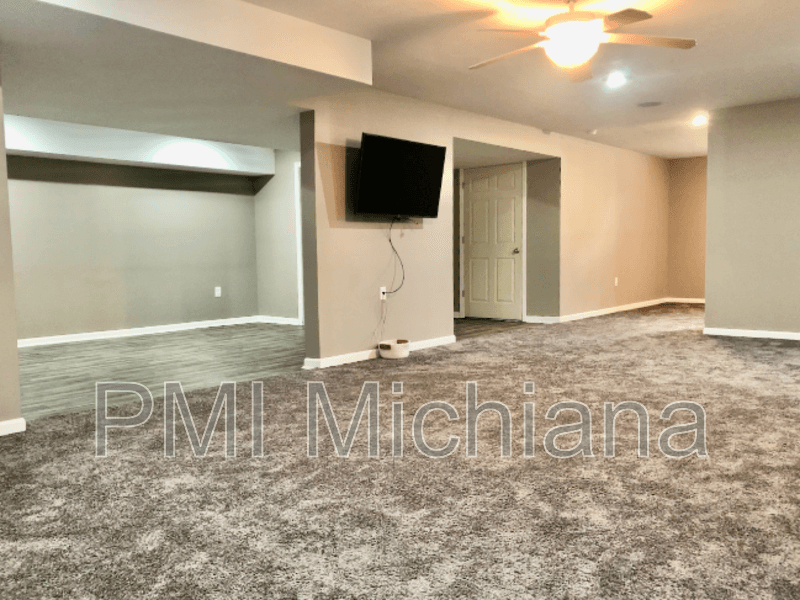 South Bend House: 51689 Melwood Ct