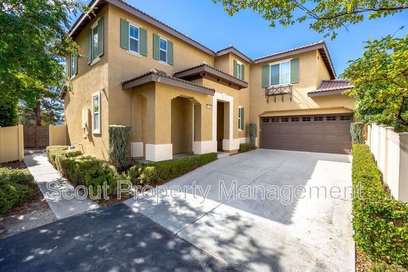 Temecula House: 27467 Lock Haven Court