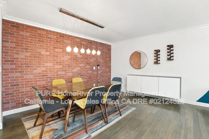 Redondo Beach House: 800 Camino Real