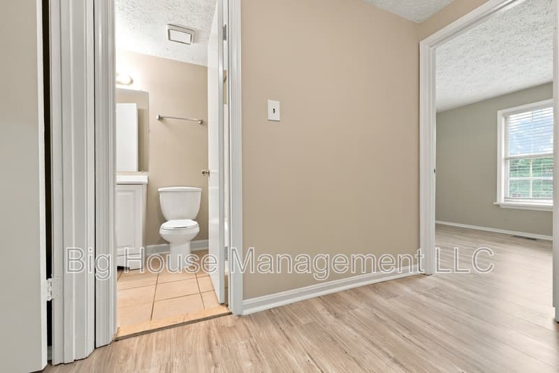 Waldorf Townhome: 1554 Pin Oak Dr