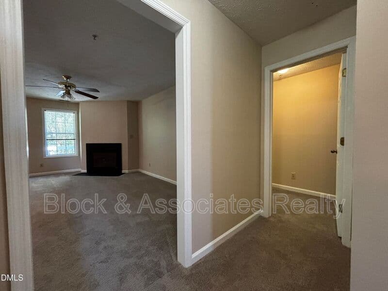 Fayetteville House: 259-7 Waterdown Drive