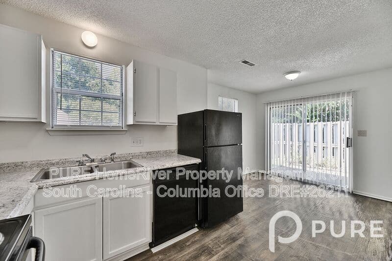 West Columbia House: 1290 Hulon Circle
