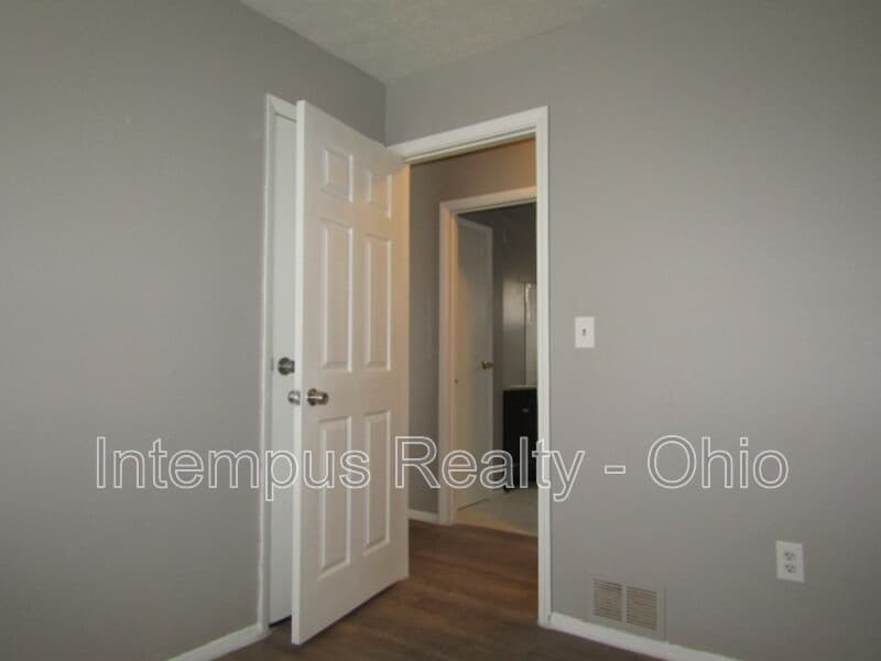 Cincinnati House: 6941 Gracely Dr