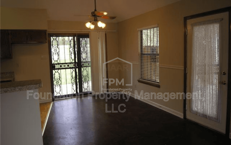 Memphis House: 3774 University St