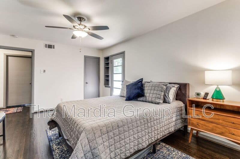 Dallas House: 10312 Sylvia Dr.