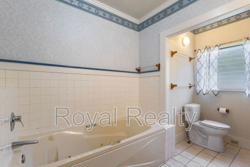 Honolulu House: 2910 Nanihale Place