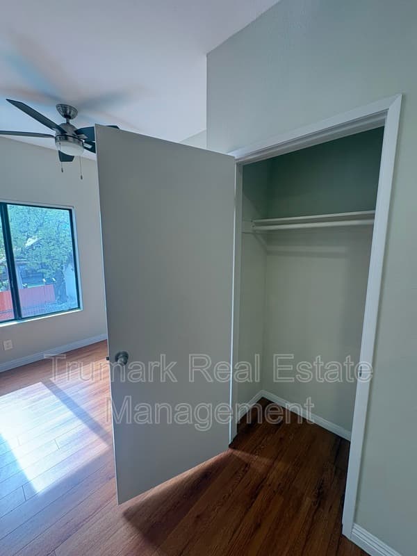 Burbank Condo: 701 N Hollywood Way