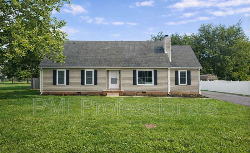 Murfreesboro House: 218 Beechwood Cir