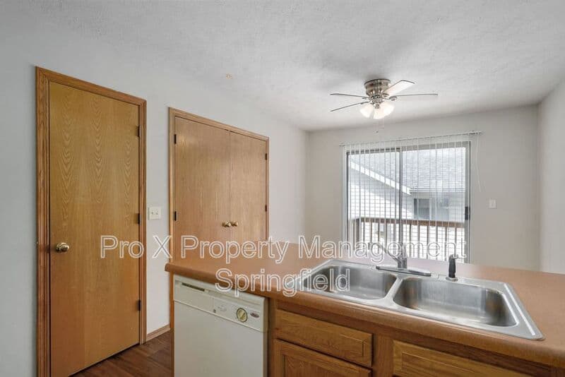 Springfield House: 3807 W Montclair
