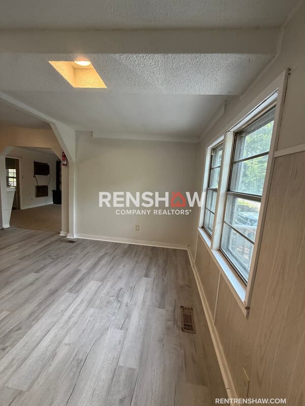 Lexington House: 450 Bedwell St