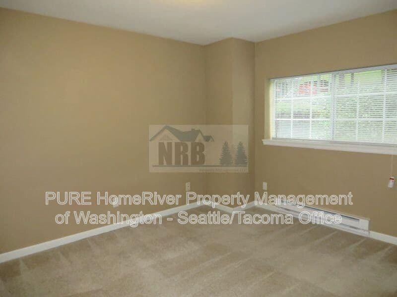 Federal Way Condo: 31500 33rd PL SW