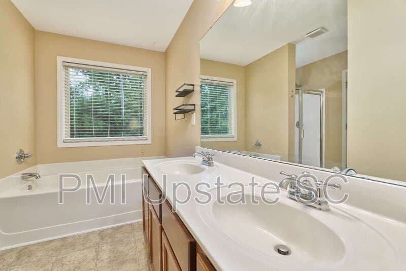 Simpsonville House: 218 Marefair Ln