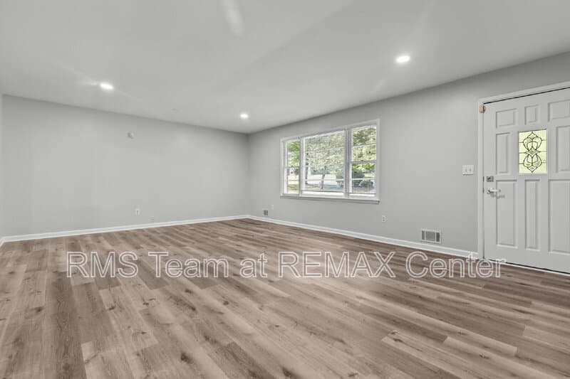 Snellville House: 1834 Dogwood Ct
