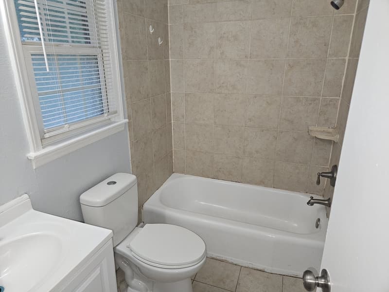 Fayetteville House: 6033 Dahlgren Avenue