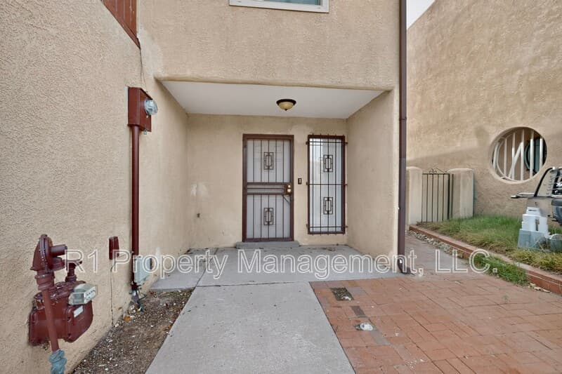 Albuquerque House: 2835 Estrella Brillante Street Northwest