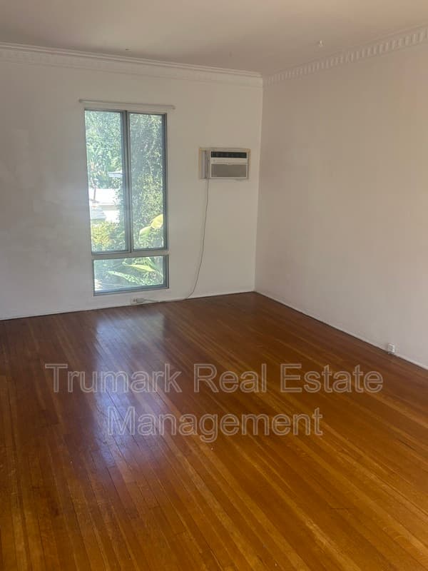 Los Feliz Condo: 3731 Los Feliz Blvd